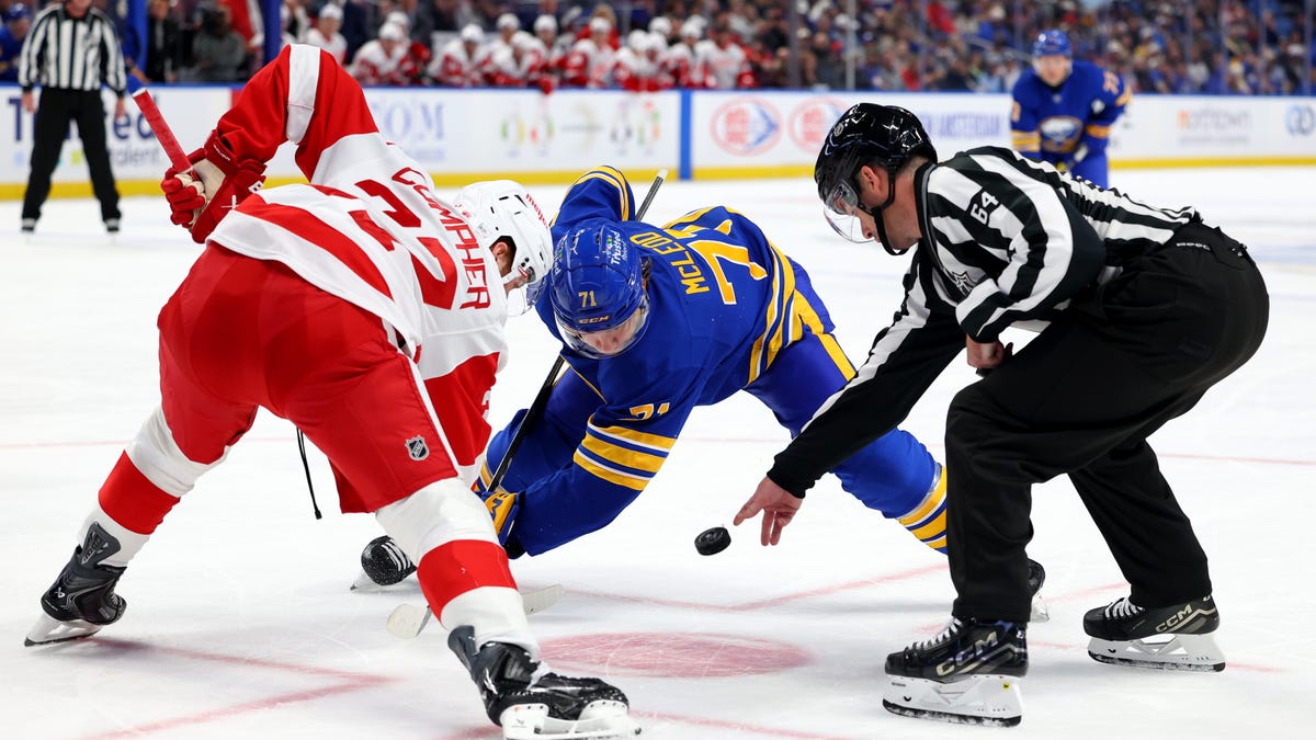 Detroit Red Wings cut deep by Buffalo Sabres, rookie goalie in 4-2 loss