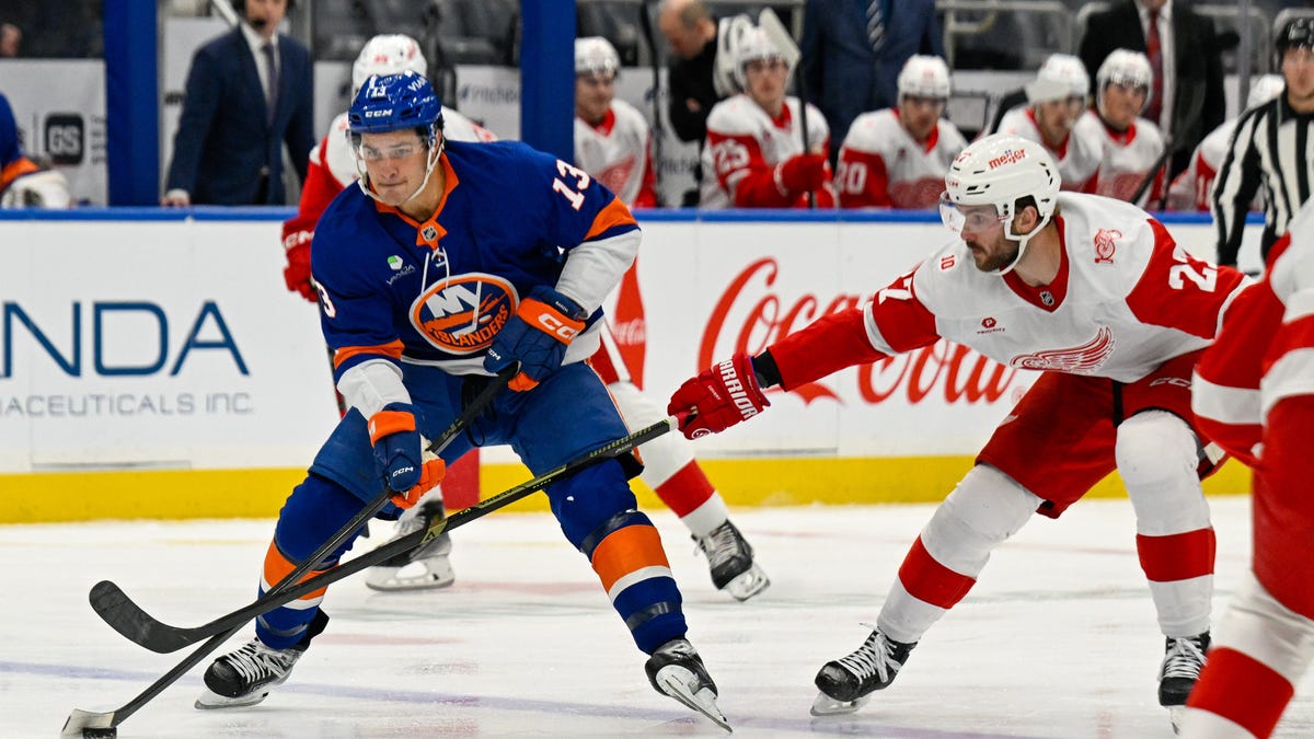 Detroit Red Wings adrift after 7-2 loss to New York Islanders