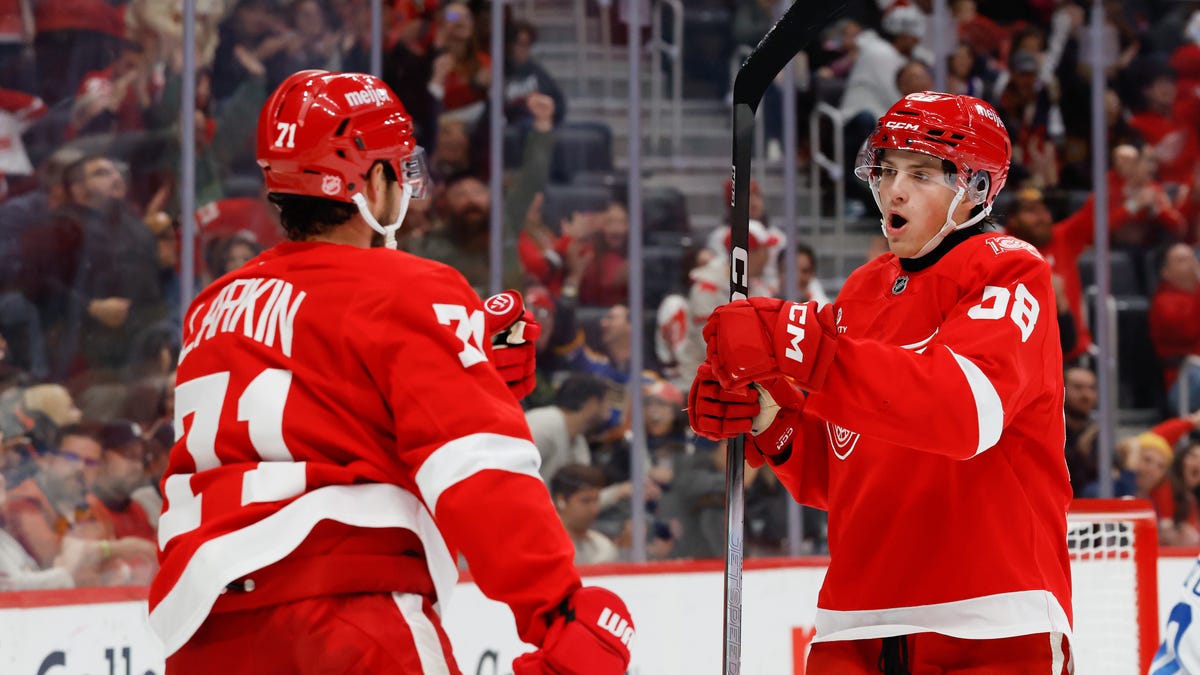 Detroit Red Wings pull off epic rally to beat St. Louis Blues, 6-4