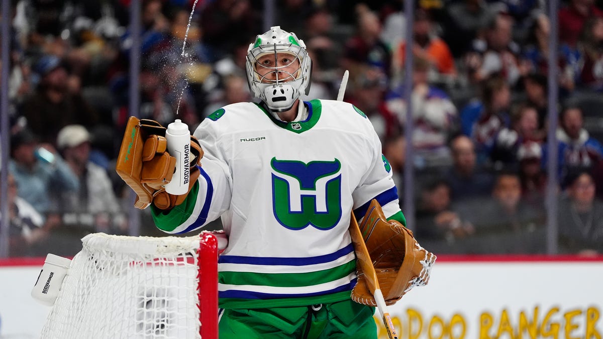 Golden Knights at Hurricanes odds, picks and predictions