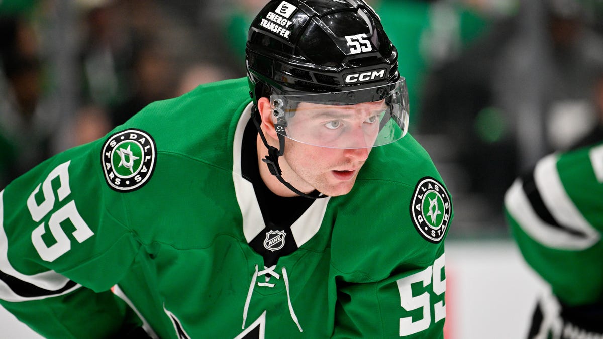 Stars' Thomas Harley signs 8-year extension