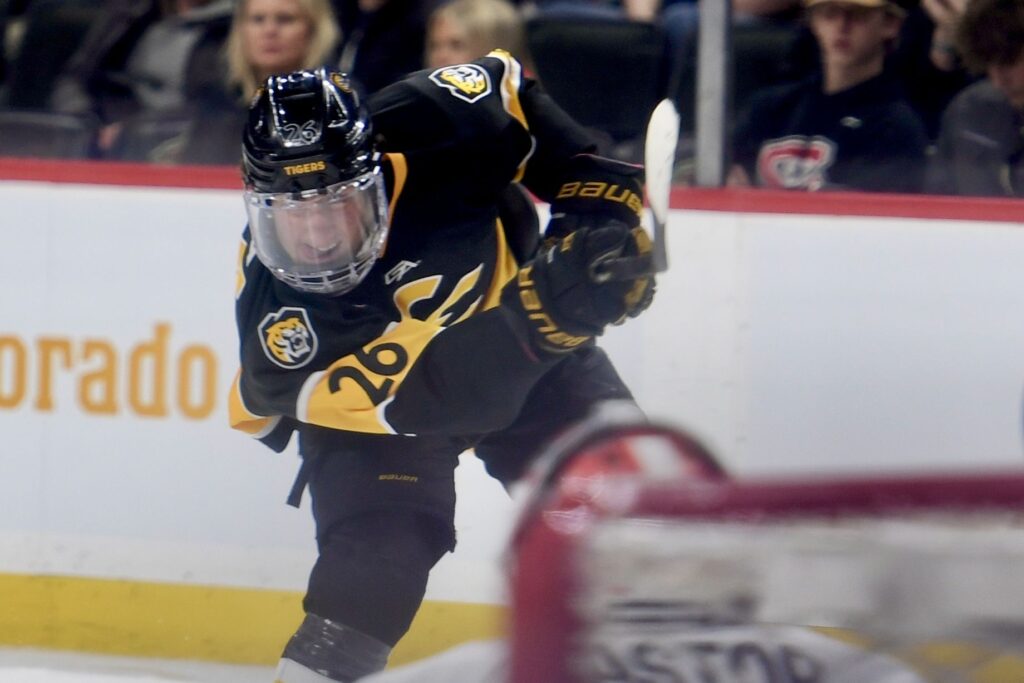 Former Colorado College standout center Noah Laba makes New York Rangers' final roster