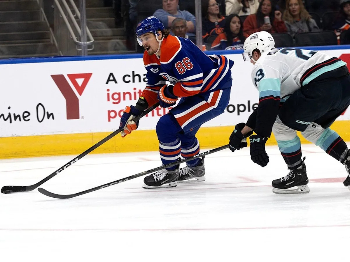 "All just fun for me" — 29-year-old Tomasek relishes his first NHL game with the Oilers as, technically, not a rookie