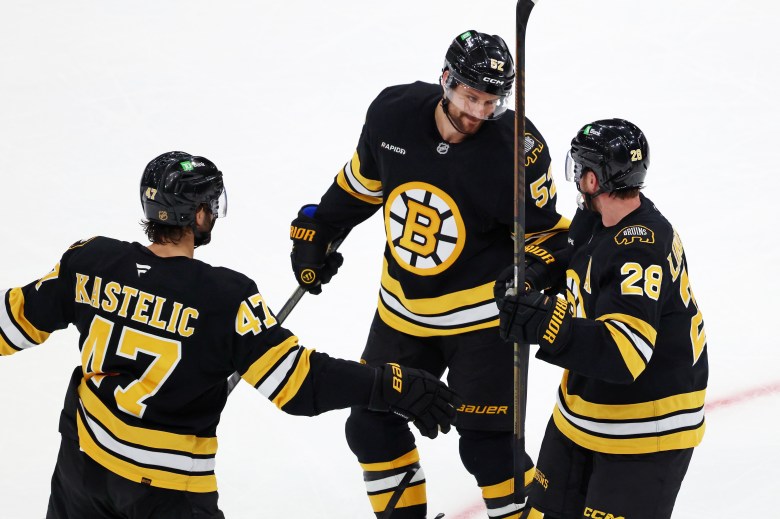 Bruins extend unbeaten start