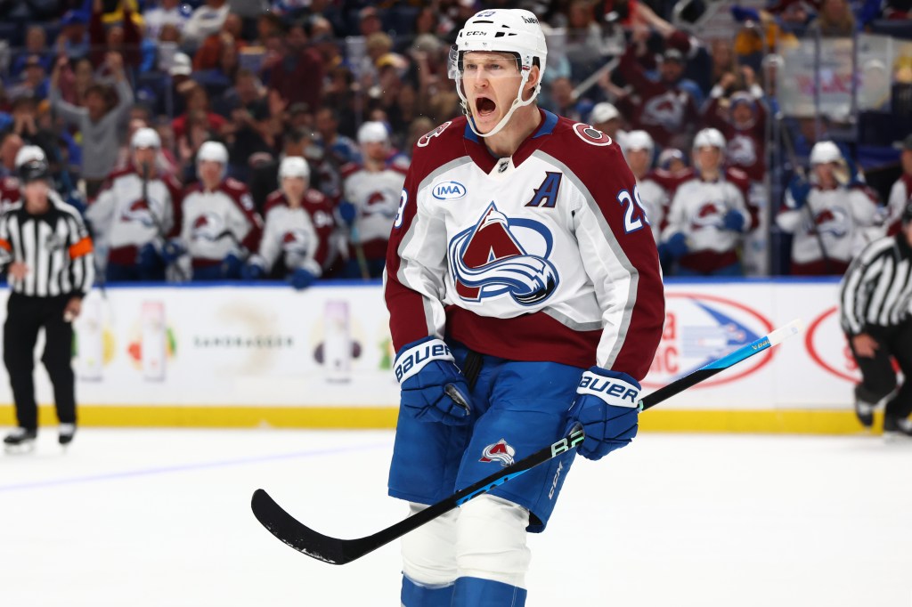 Avalanche's Nathan MacKinnon, Martin Necas stay hot in win over Sabres