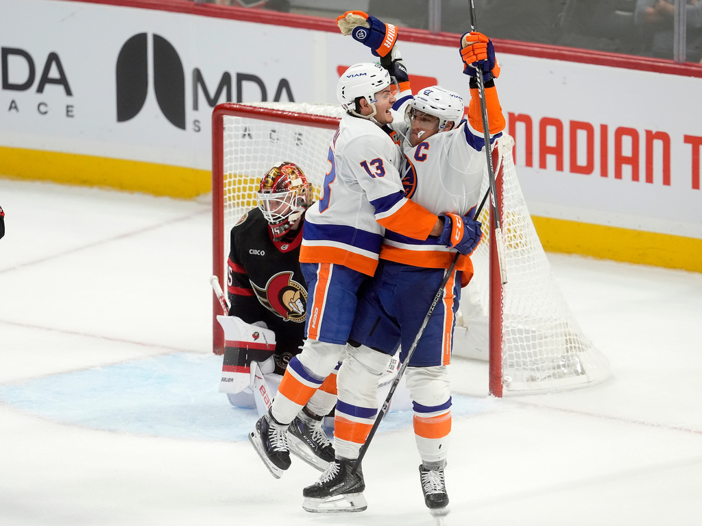 Anders Lee and Kyle Palmieri help the Islanders top the Senators