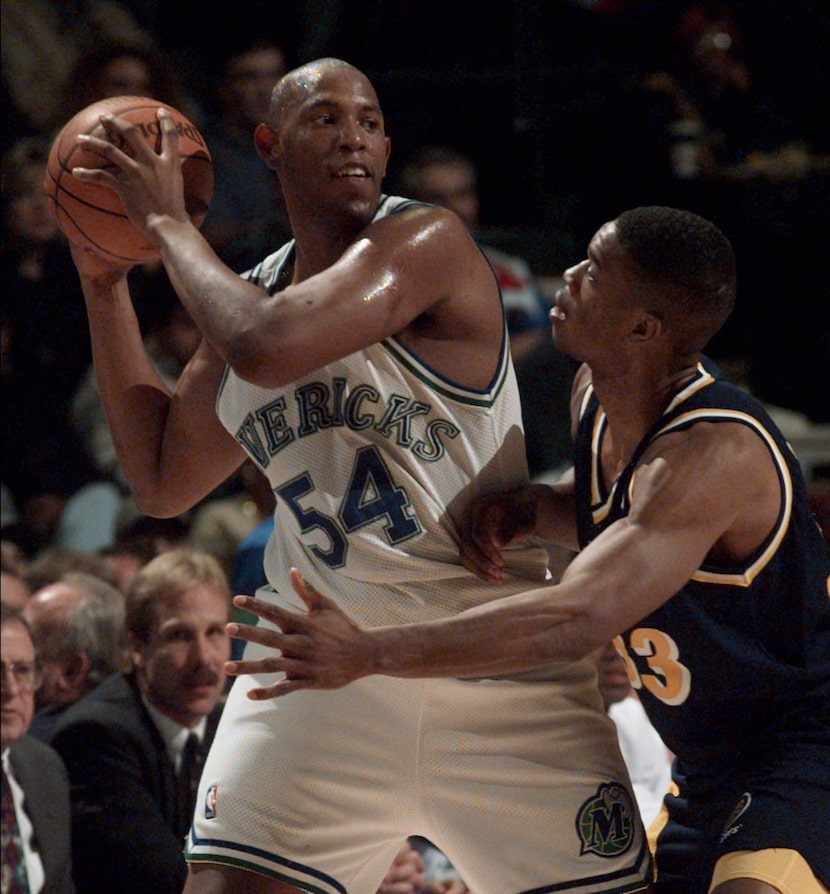 Dallas Mavericks forward Popeye Jones (54) looks to pass past Indiana Pacers' Antonio Davis...