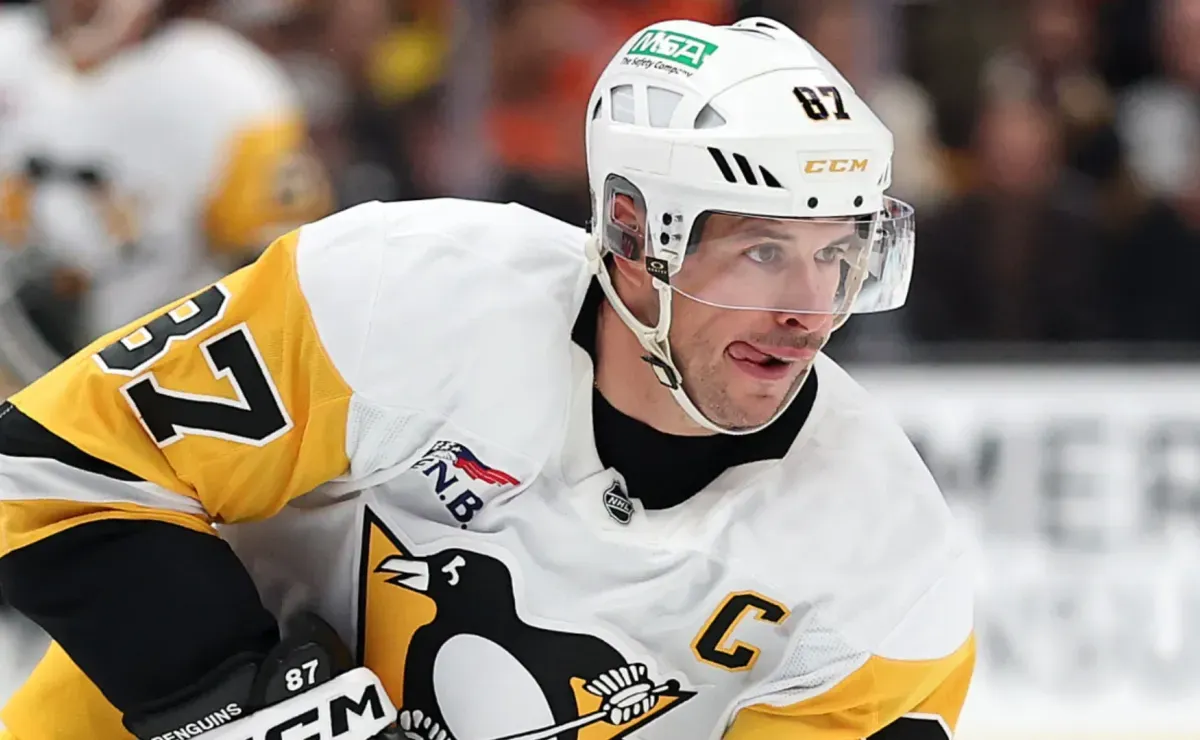 Penguins star Sidney Crosby continues climb, adds another milestone to legendary NHL career