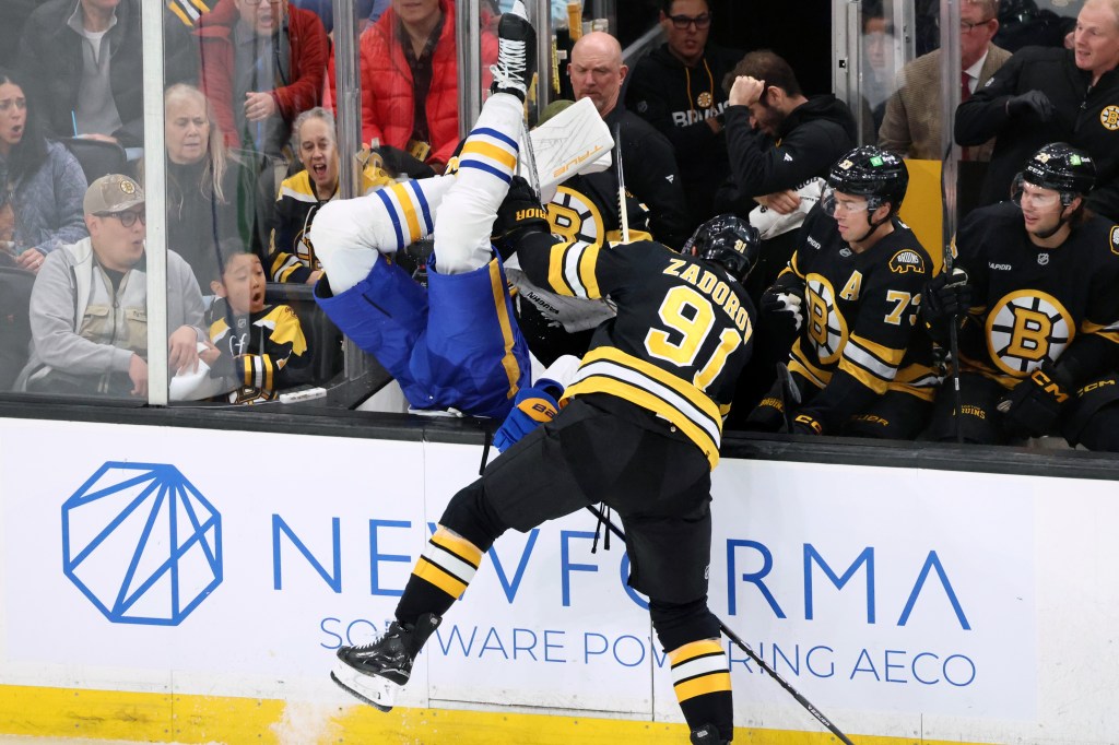 Bruins hang on to beat Sabres, 3-1