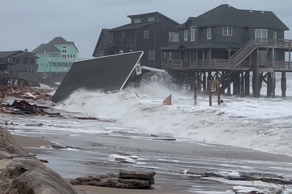 More NC Outer Banks Homes Collapse into Surf as Hurricanes Stay Far Offshore
