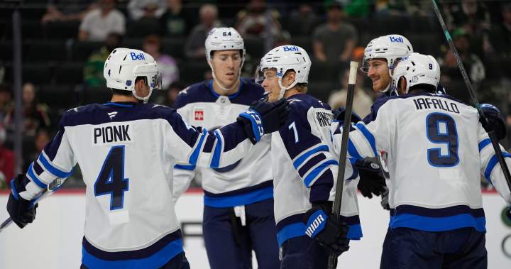 Toews leaves game early as Winnipeg Jets fall 3-2 in Minnesota - Winnipeg