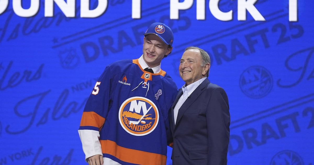 Matthew Schaefer cracks New York Islanders roster, will make NHL debut Thursday vs. Penguins