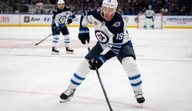 Jonathan Toews gets 1st point in comeback with Winnipeg Jets