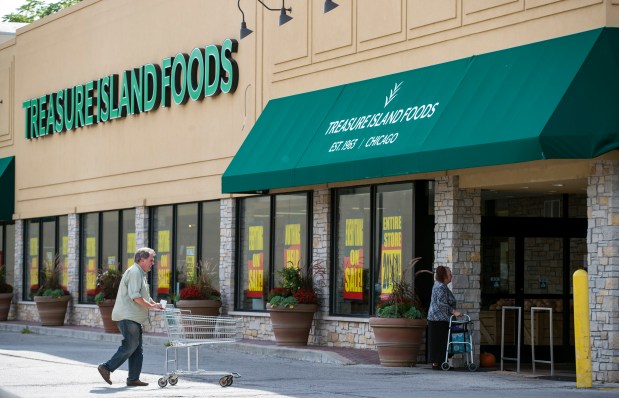 Treasure Island Foods grocery store at 3460 N. Broadway in Lakeview on Oct. 3, 2018. (Brian Cassella/Chicago Tribune)