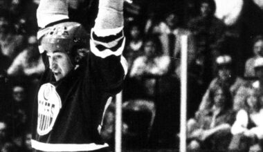Rookie Wayne Gretzky makes his NHL debut at Chicago Stadium