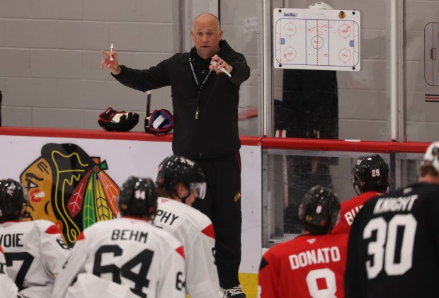 Blackhawks coach Jeff Blashill talks to his team during practice on Sept. 18, 2025, as they begin training camp at Fifth Third Arena. (Brian Cassella/Chicago Tribune)