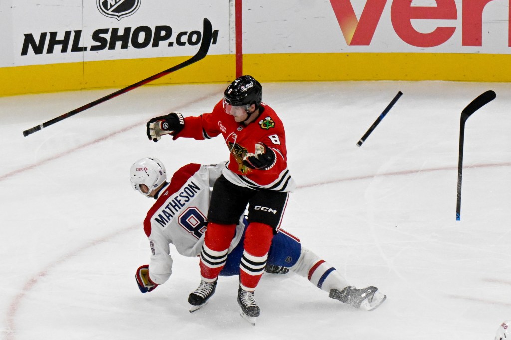 Chicago Blackhawks lose to Montreal Canadiens 3-2 in home opener