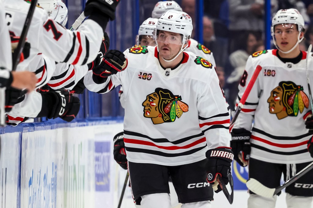 Chicago Blackhawks beat Tampa Bay Lightning 3-2