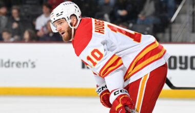 Calgary Flames’ Jonathan Huberdeau departs after awkward fall into net in pre-season game vs. Canucks