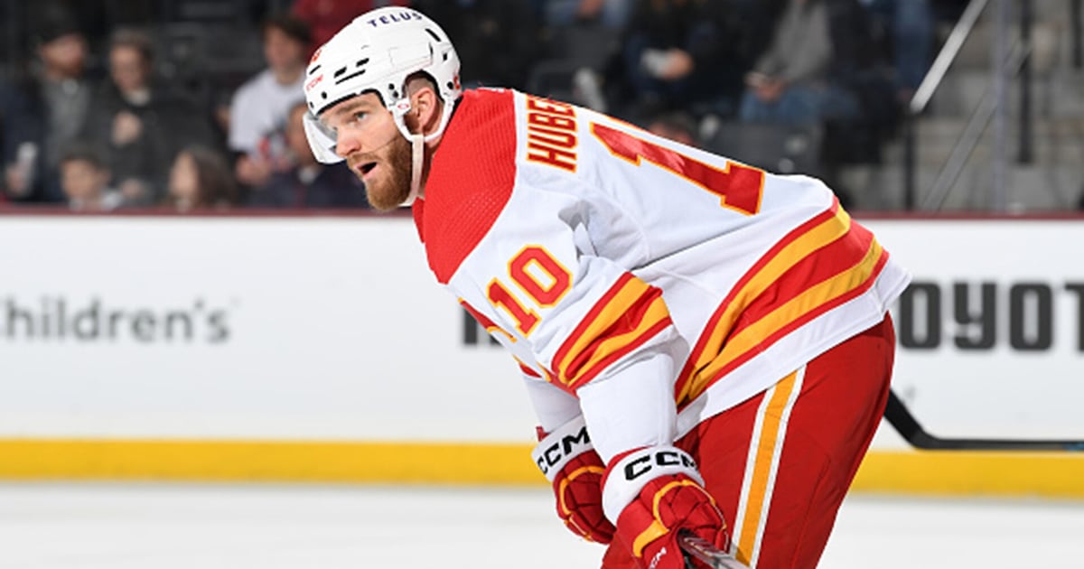 Calgary Flames’ Jonathan Huberdeau departs after awkward fall into net in pre-season game vs. Canucks