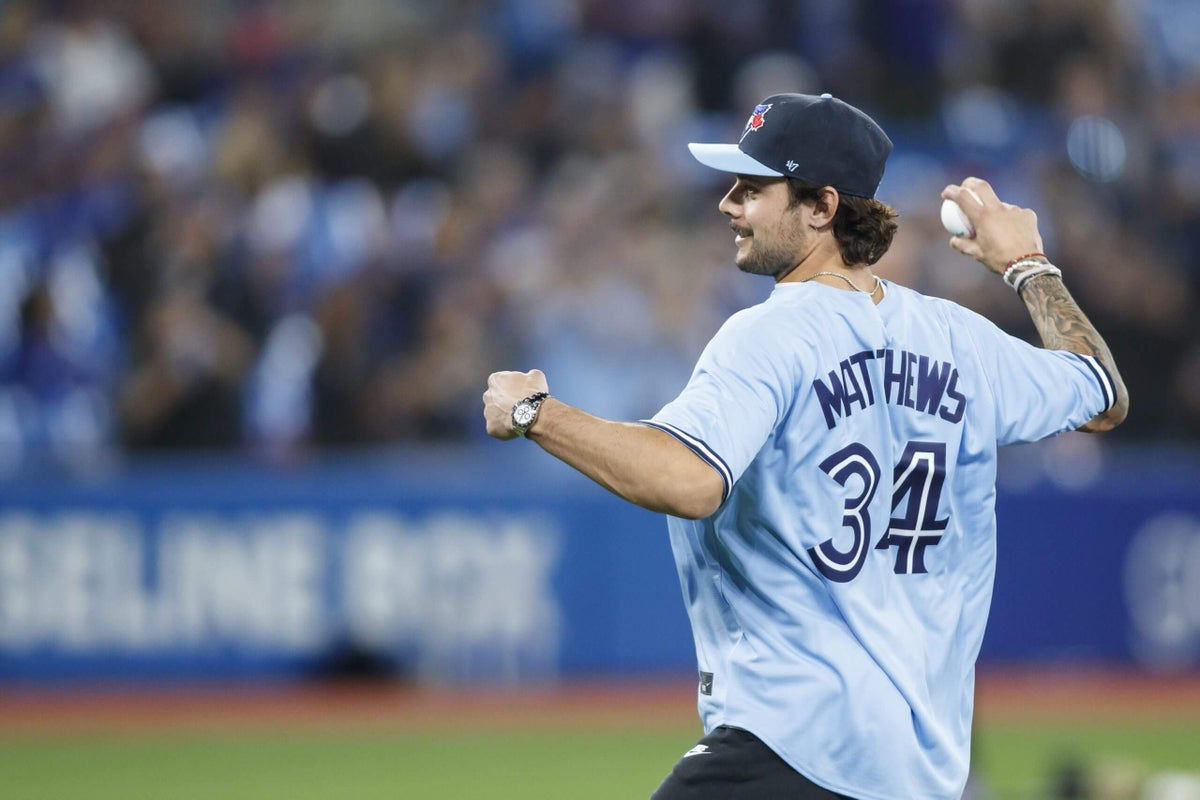 ‘Canada’s team’: Maple Leafs embrace Blue Jays playoff run, shared October spotlight