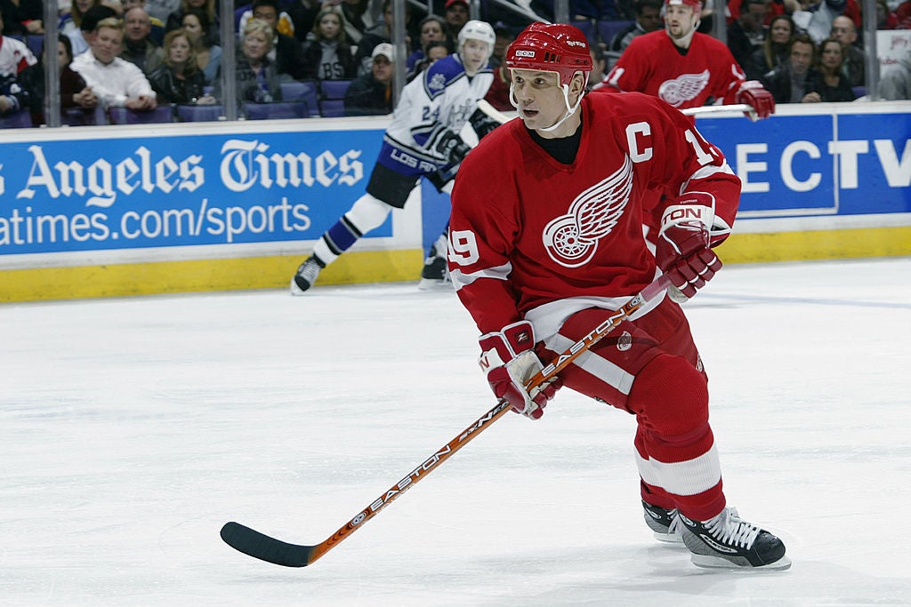 Steve Yzerman #19 of the Detroit Red Wings circles towards the play against the Los Angeles Kings on March 10, 2003. (Robert Laberge/Getty Images/NHLI)