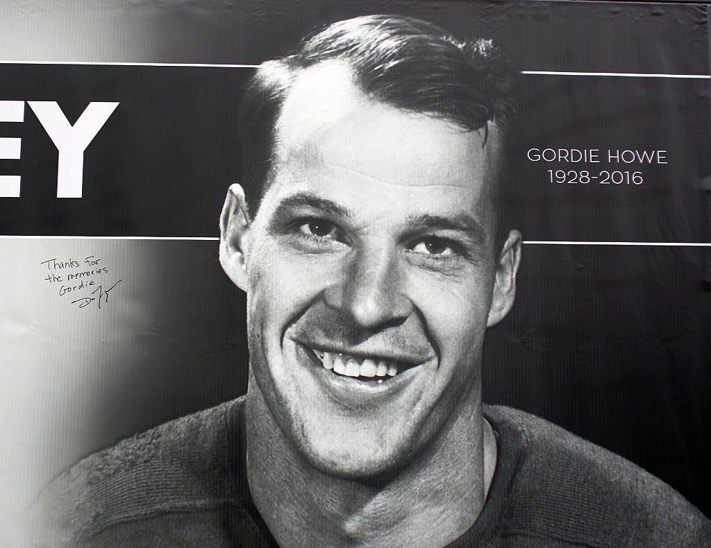 A banner showing legendary hockey Hall of Famer Gordie Howe that mourners and NHL fans can sign prior to his visitation at Joe Louis Arena June 14, 2016 in Detroit Michigan. (Bill Pugliano/Getty Images)