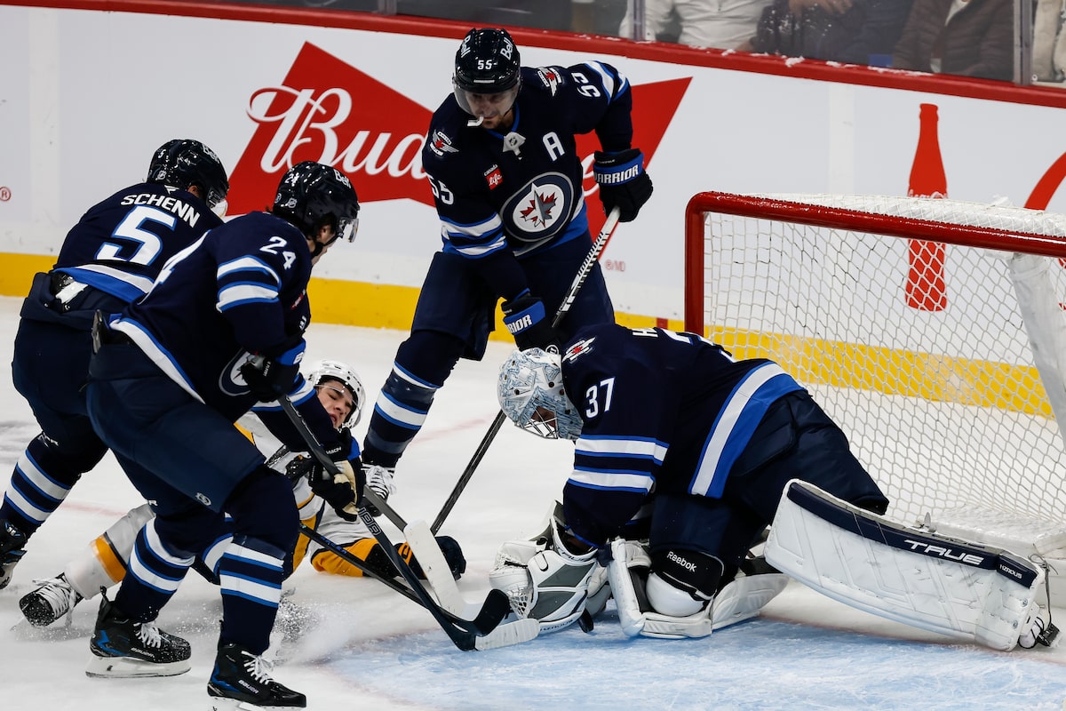 Jets fly by Predators in 4-1 win