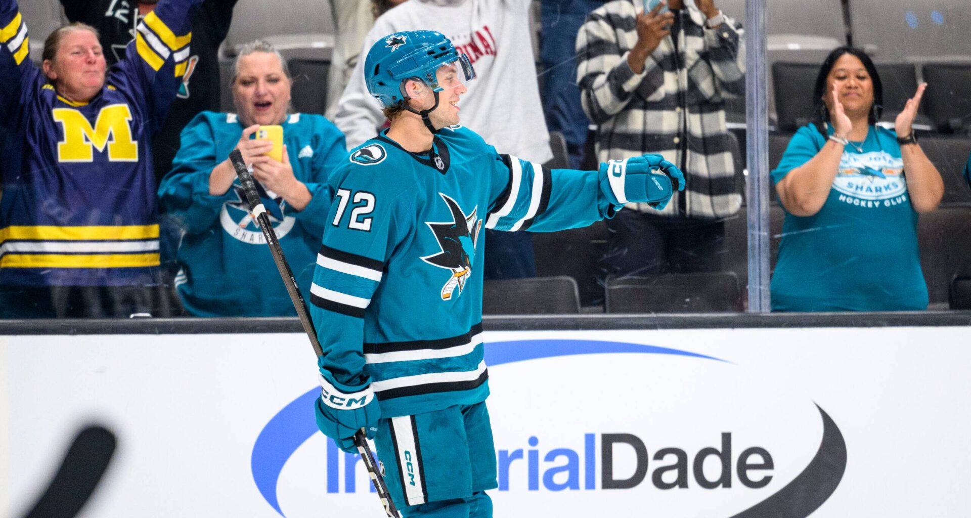 San Jose Sharks forward William Eklund