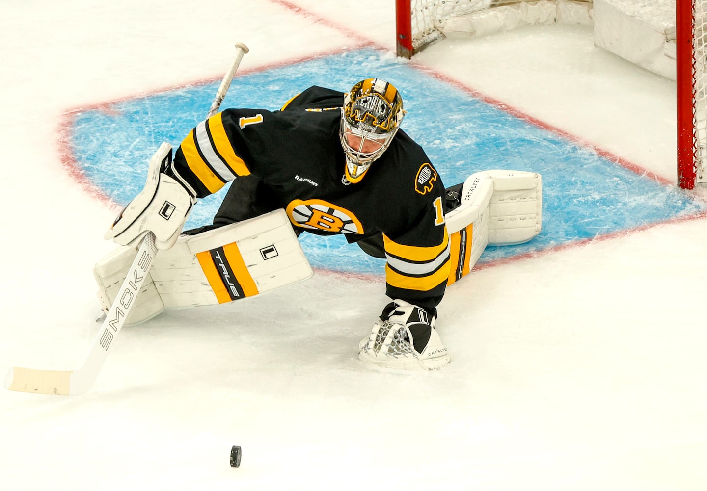 There's no doubt about one thing: goalie Jeremy Swayman must regain his top form and play that way all season for Boston to be successful this season. 