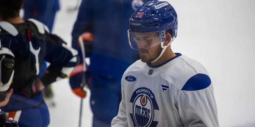 Jack Roslovic Oilers practice Photo by Jim Parsons