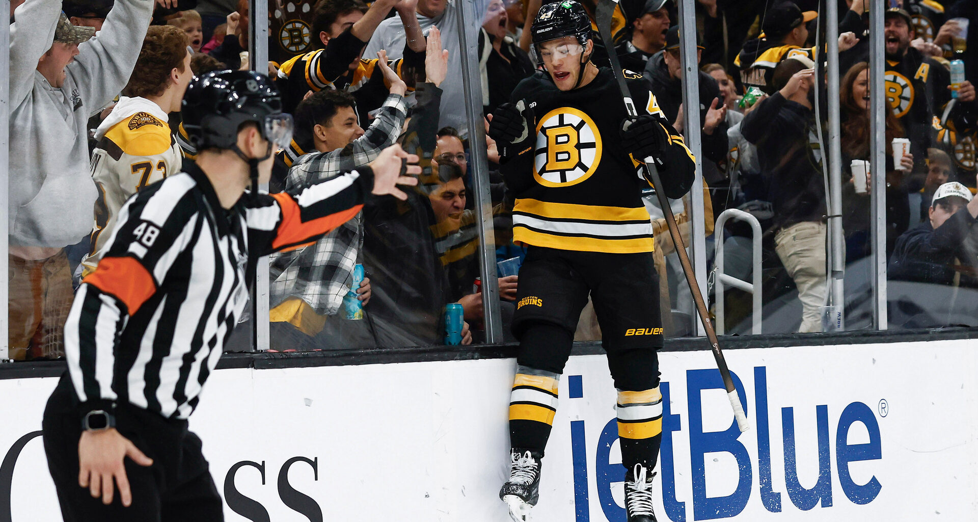 Bruins' Hampus Lindholm Praises 'Unbelievable' Jordan Harris