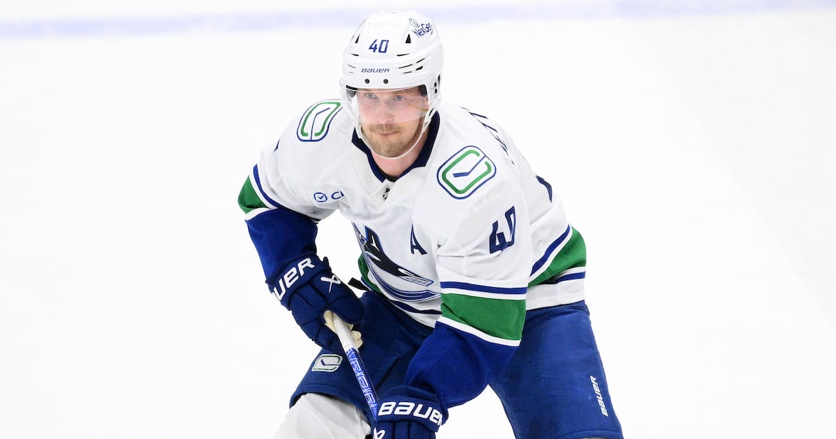 Elias Pettersson snaps goal drought, but pressure remains on in Vancouver Canucks