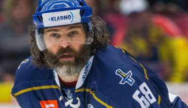 Jaromir Jagr suits up in 38th professional season, pushing back HHOF induction