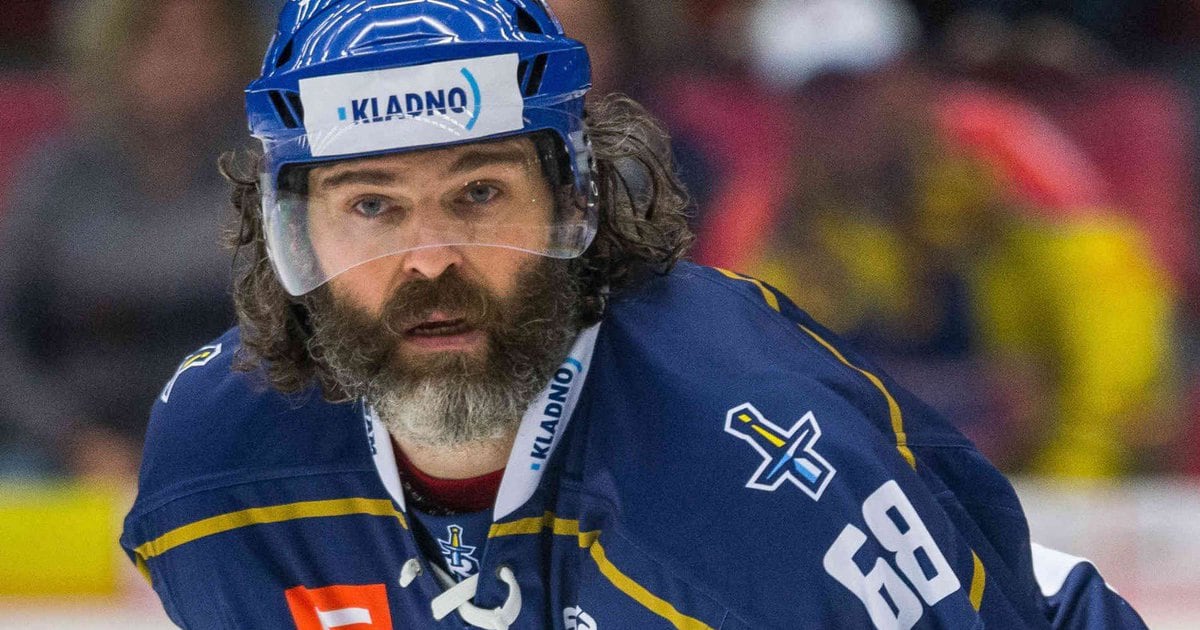 Jaromir Jagr suits up in 38th professional season, pushing back HHOF induction