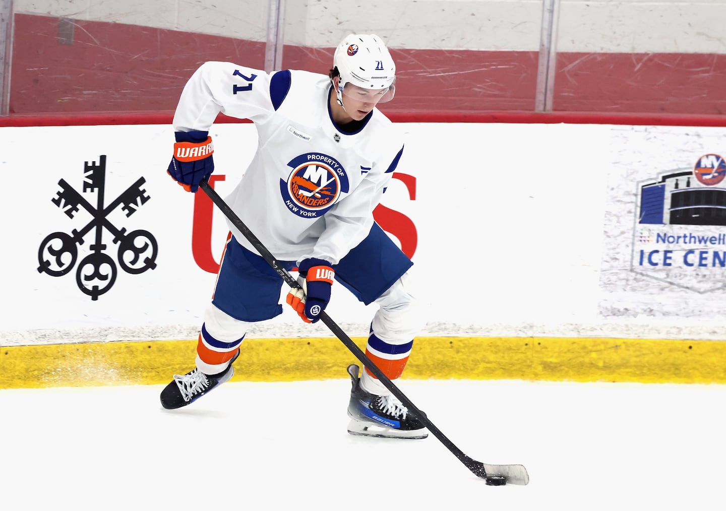 Matthew Schaefer, the No. 1 overall pick in the 2025 NHL Draft, is going to buck a recent trend and actually play for the Islanders right away. 