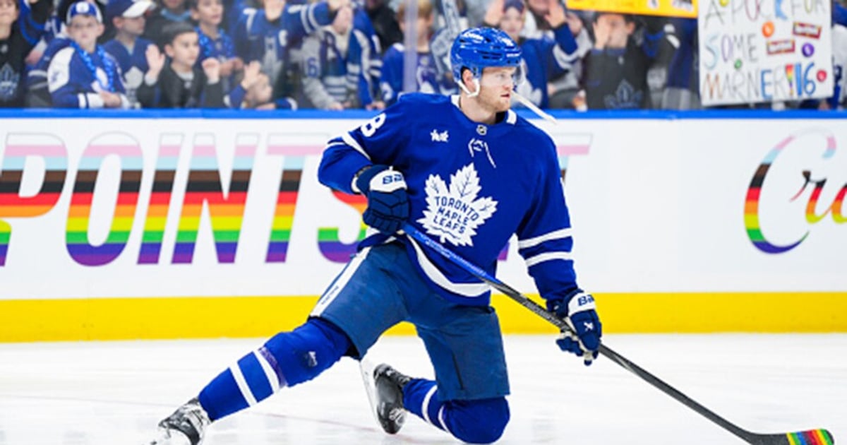 Toronto Maple Leafs F Steven Lorentz departs with upper-body injury
