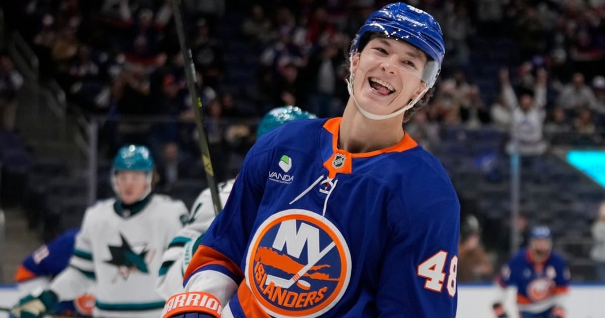 NHL Rookie of the year betting odds Matthew Schaefer off to fast start