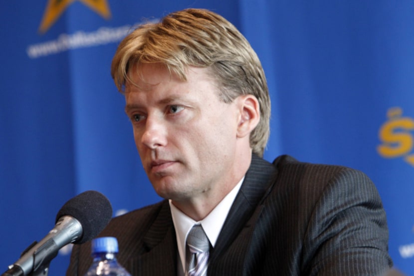 Glen Gulutzan, the new head coach of the Stars, takes questions from the media at American...