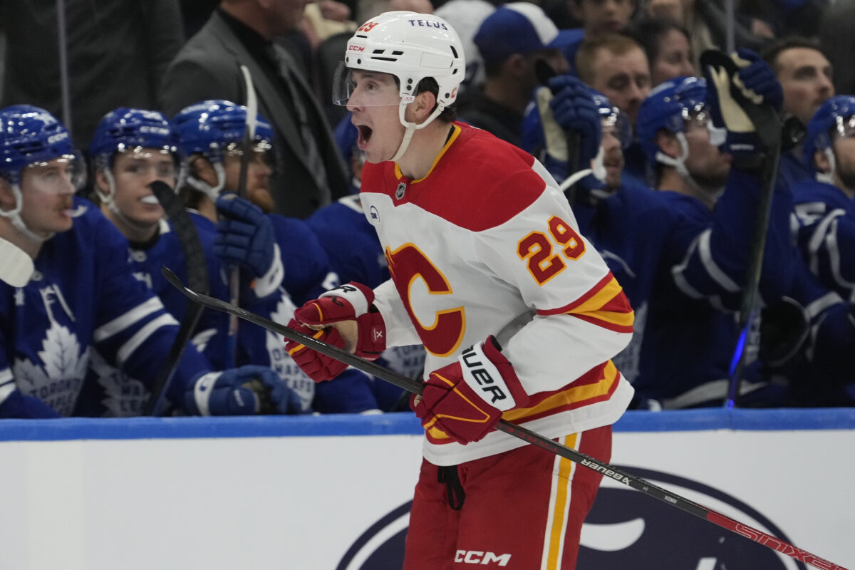 Samuel Honzek Calgary Flames