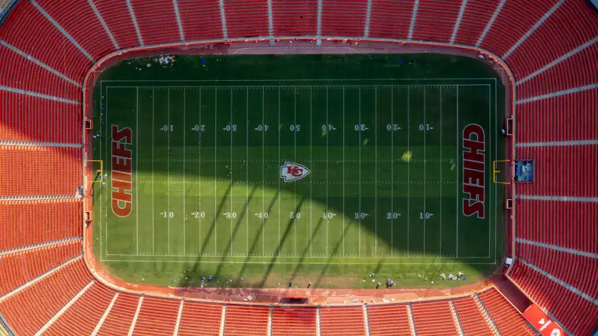 Raiders vs Chiefs NFL Pick: Chiefs Aim to Keep Rising in Week 7 (Oct 19)