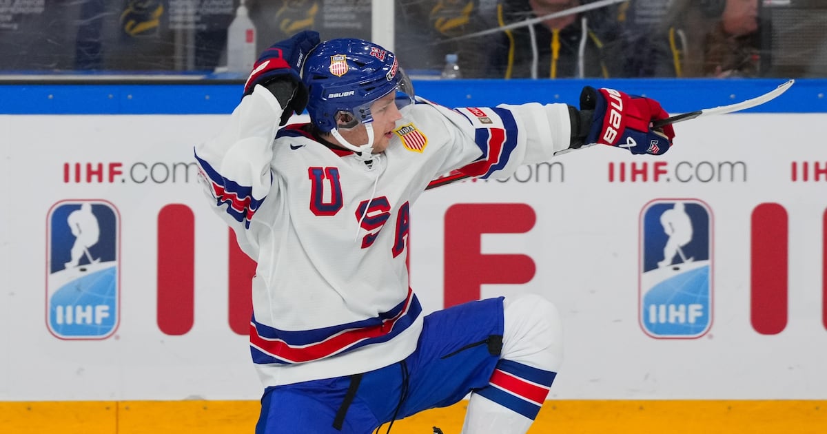 Tampa Bay Lightning draft pick, Hobey Baker finalist Isaac Howard to remain at Michigan State