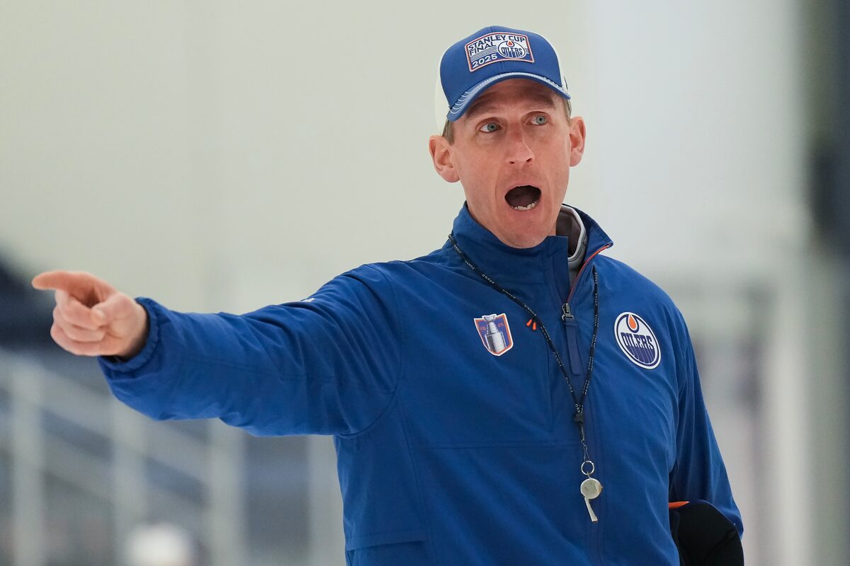 Oilers sign head coach Kris Knoblauch to extension after consecutive Cup finals