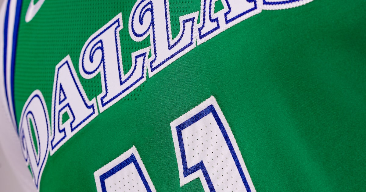 When will Dallas Mavericks wear throwback Hardwood Classic uniforms this season?