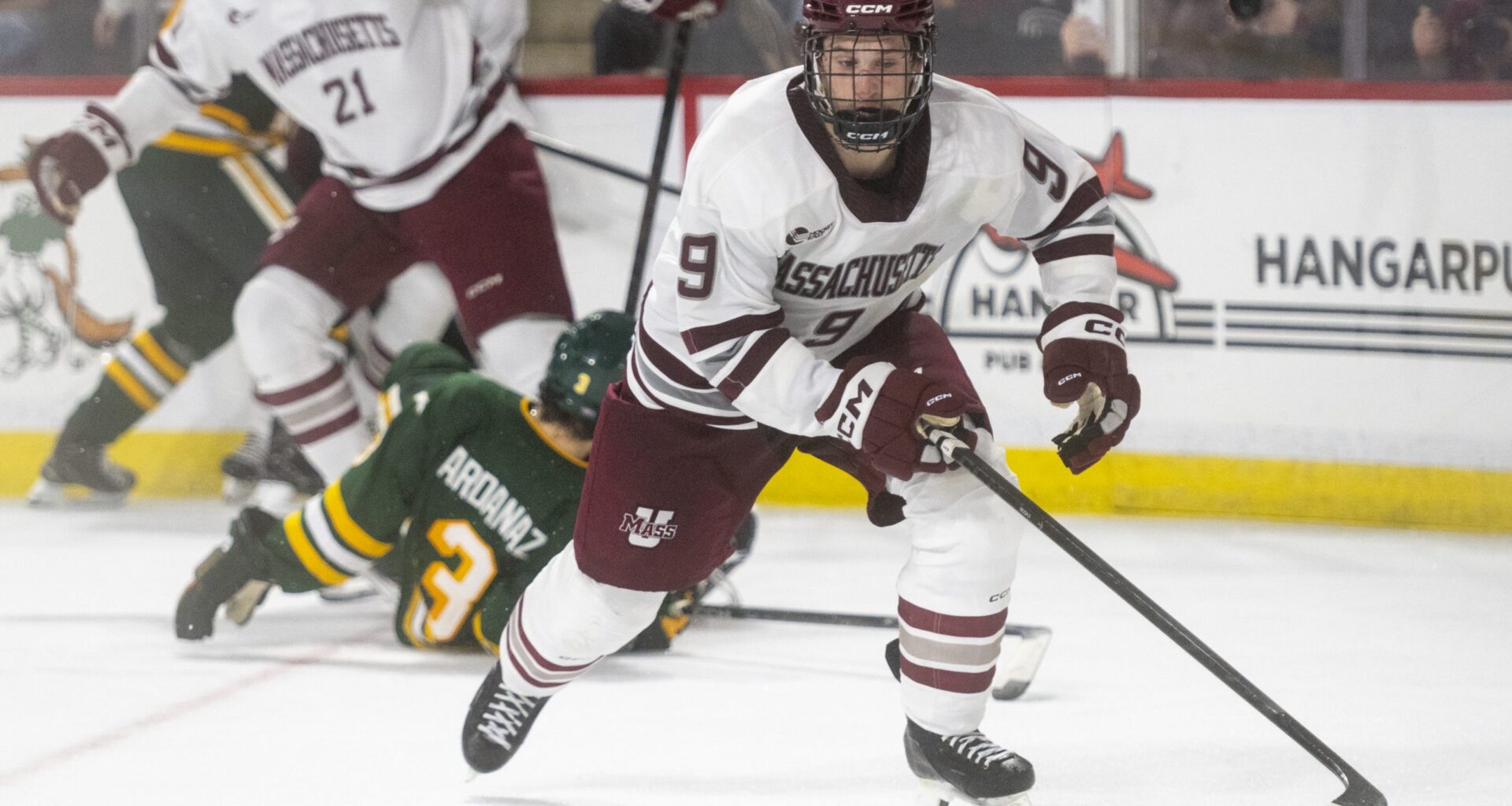 No. 15 UMass hockey team sweeps Northern Michigan