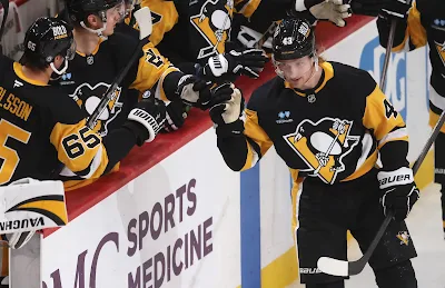 Pittsburgh Penguins forward Danton Heinen celebrates goal with teammates during 2025 game.