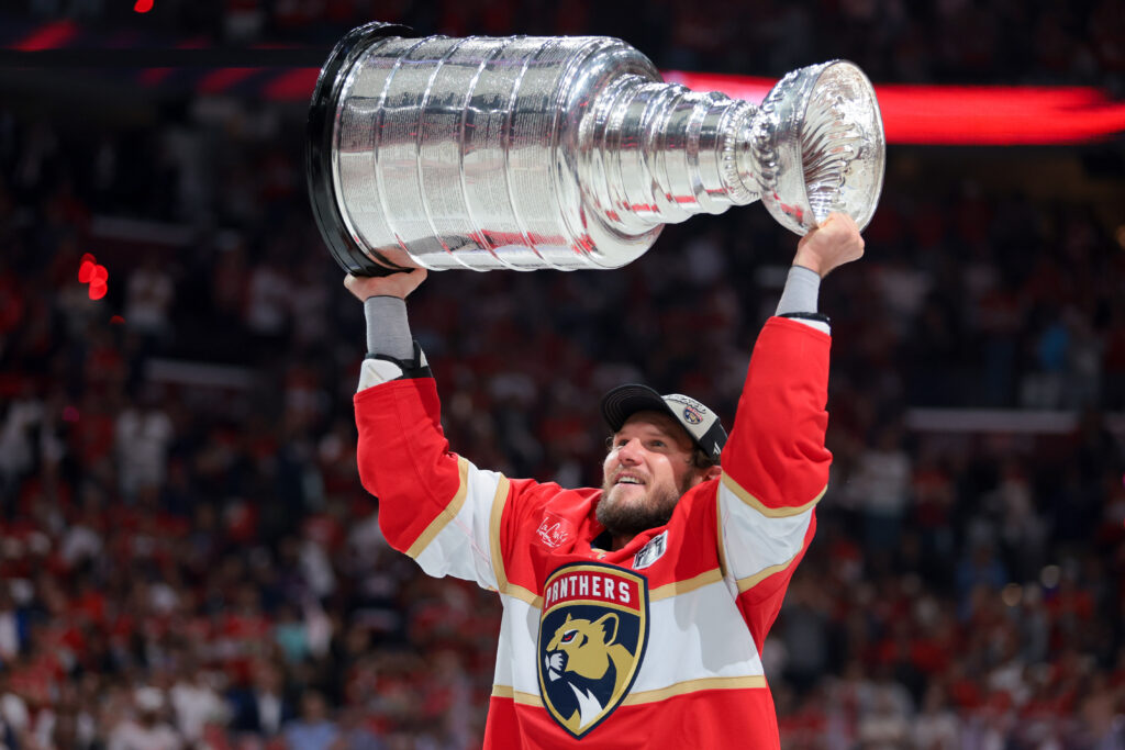 Atlantic Notes: Kulikov, Lindholm, Batherson, Ratzlaff