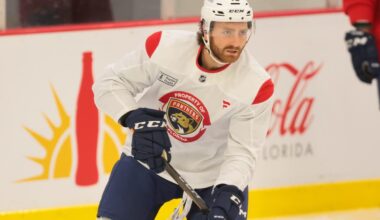 Panthers sign Noah Gregor to one-year contract