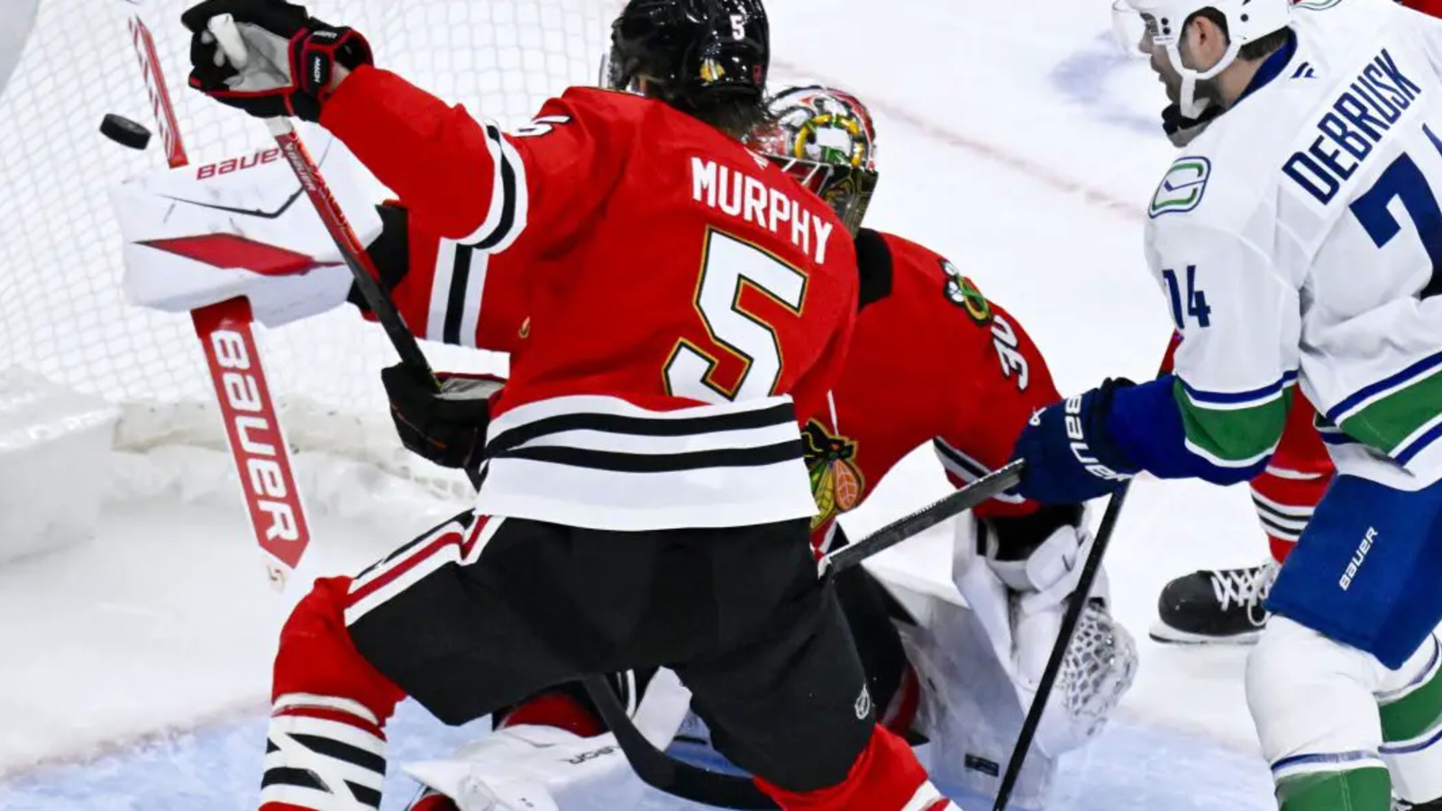 Chicago Blackhawks irate after controversial call leads to 3-2 loss
