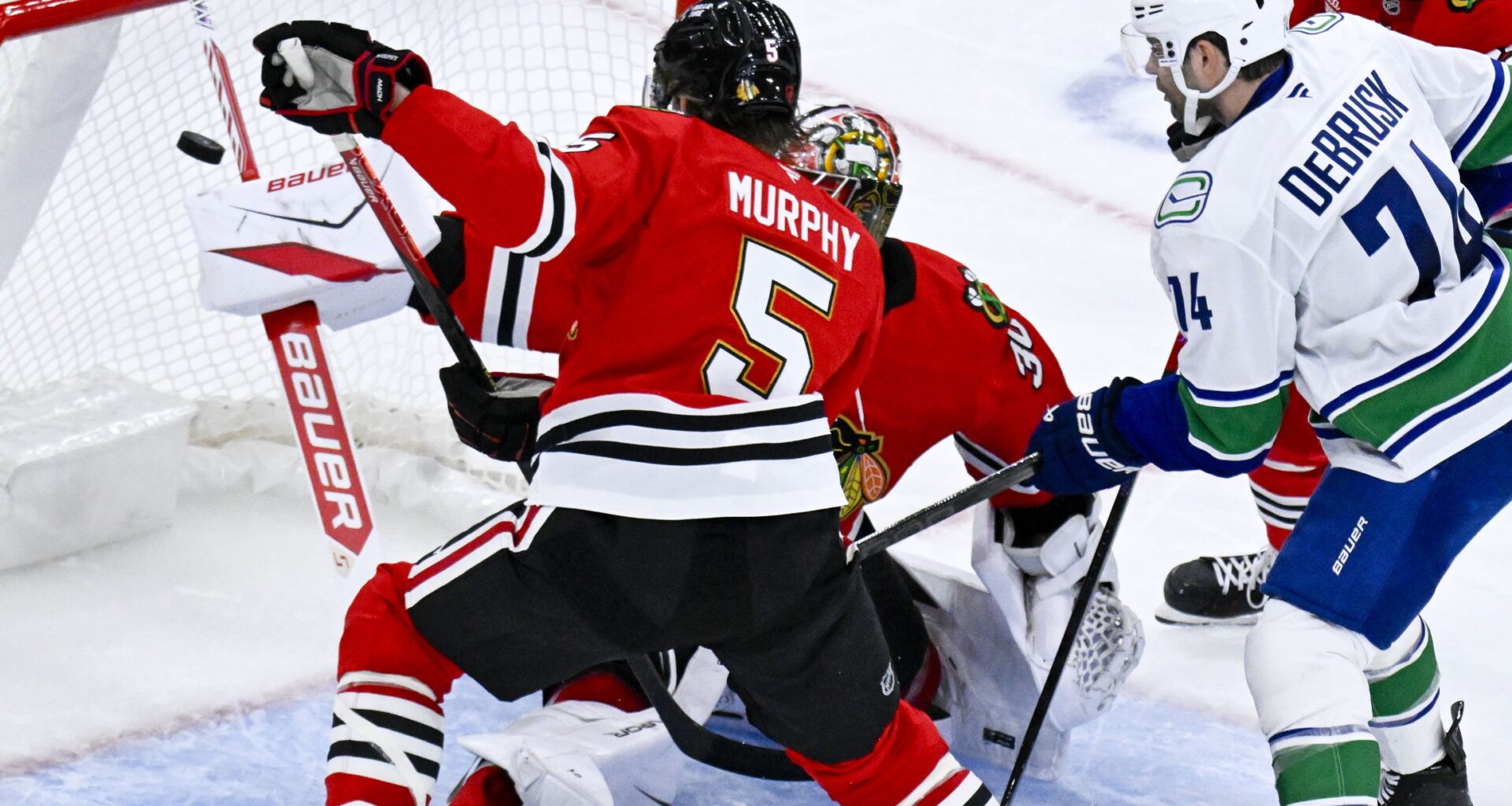 Chicago Blackhawks irate after controversial call leads to 3-2 loss